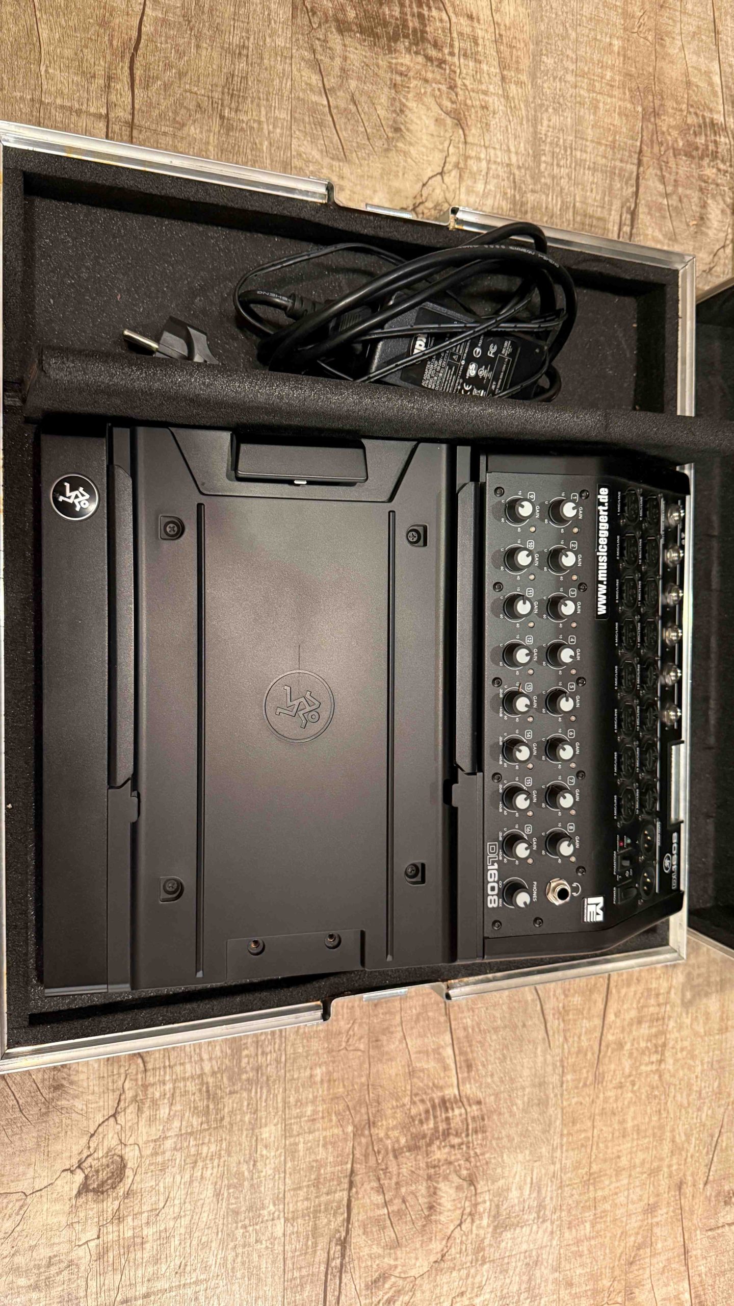 Mackie DL 1608 Neu 2